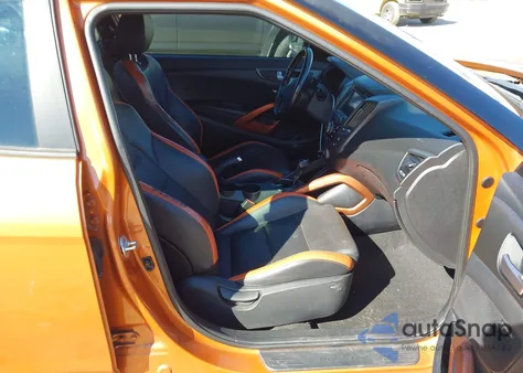 2016 Hyundai Veloster Turbo z USA, uszkodzony, nr VIN KMHTC6AEXGU288271